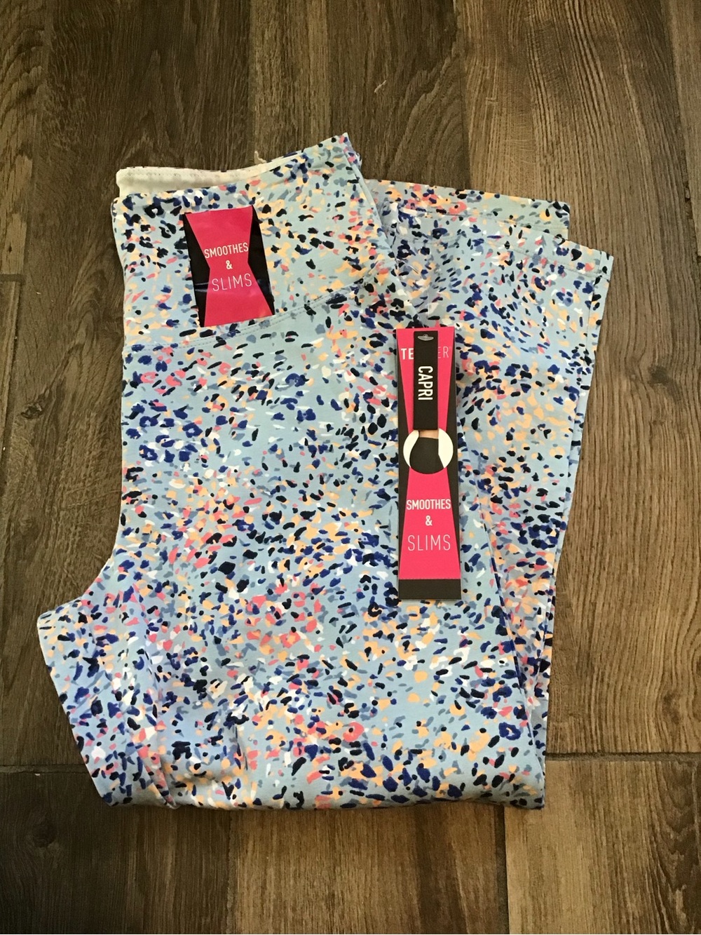 Smoothes & Slims Women's Capri Joggers - Light Blue Multi